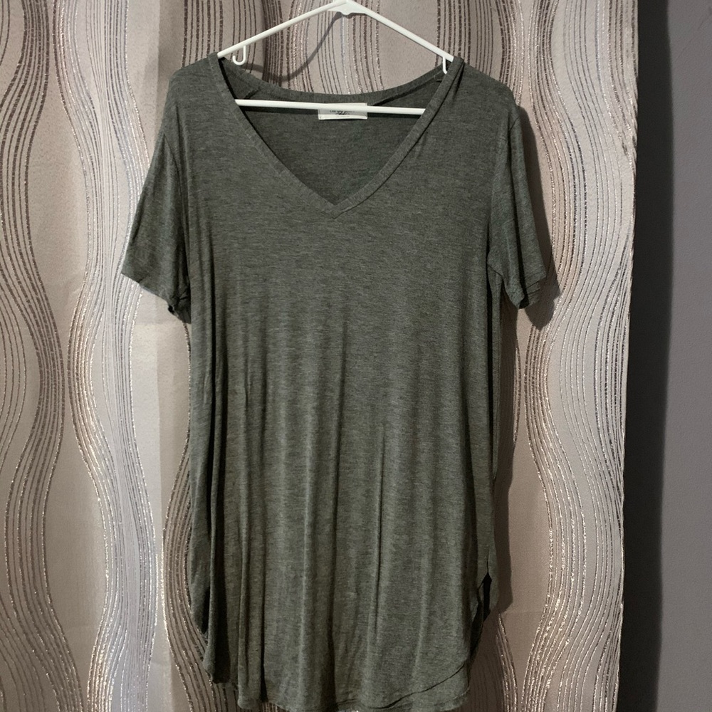 CJLA Fave Vneck T